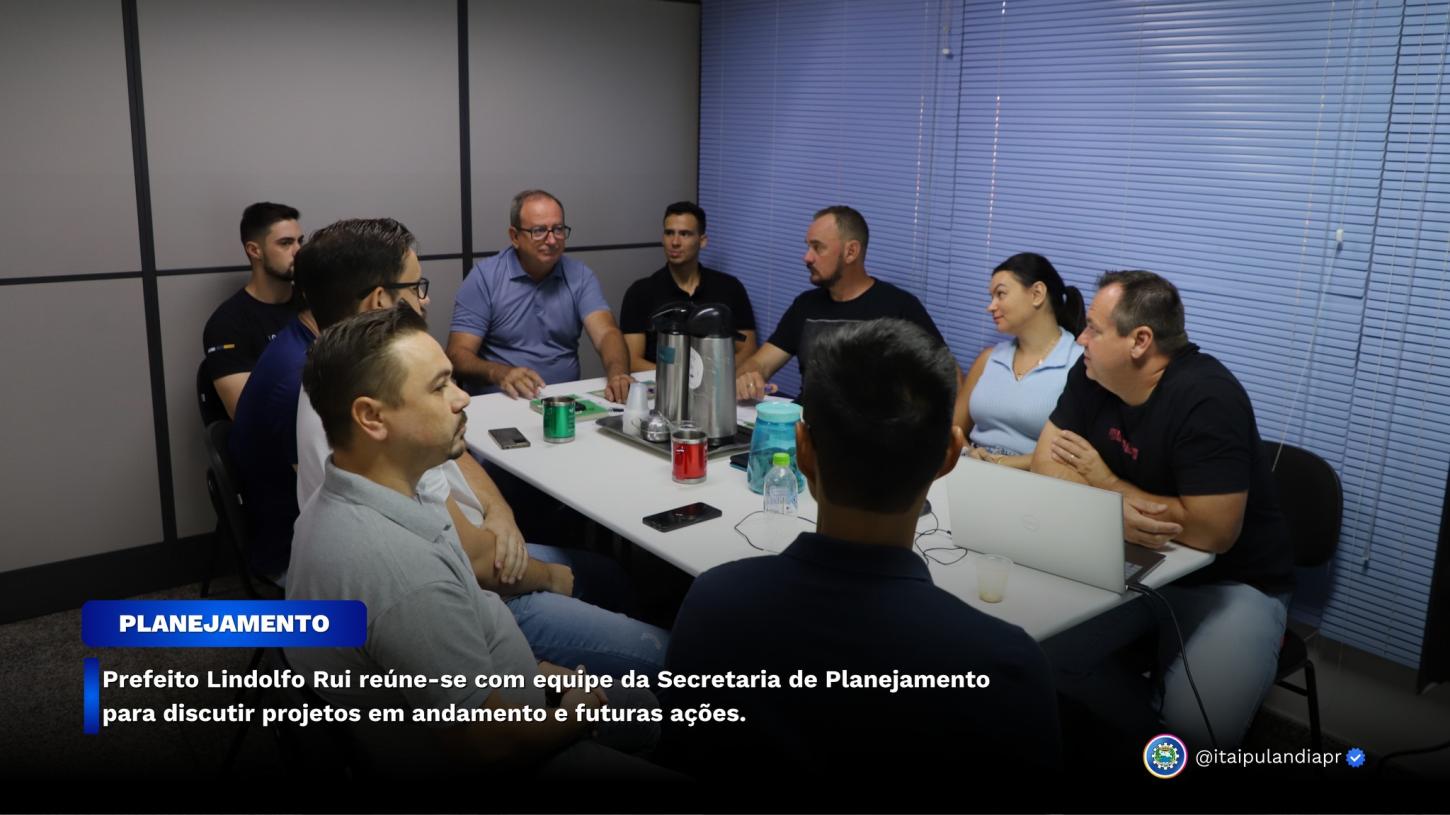PREFEITO LINDOLFO RUI REÚNE-SE COM EQUIPE DA SECRETARIA DE PLANEJAMENTO PARA DISCUTIR PROJETOS EM ANDAMENTO E FUTURAS AÇÕES