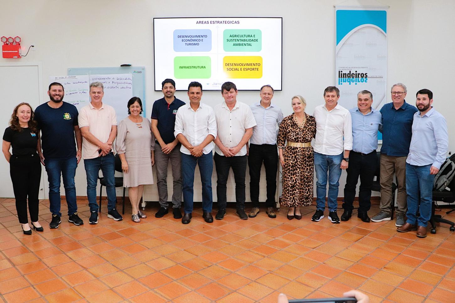 PREFEITOS ELENCAM PAUTAS DOS PRÓXIMOS DOIS ANOS EM PLANEJAMENTO ESTRATÉGICO DOS LINDEIROS