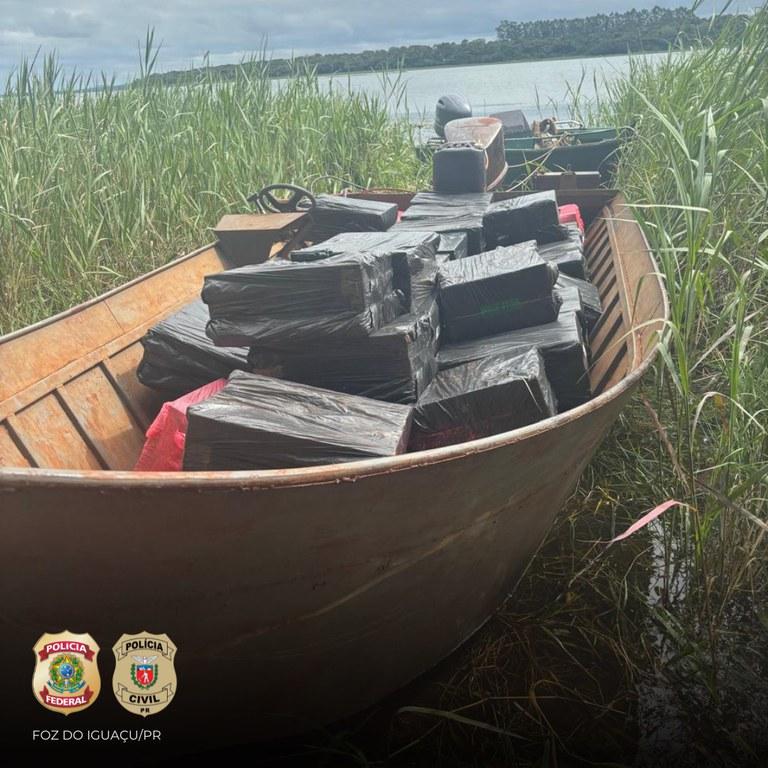 AO TODO FORAM 90 CAIXAS DE CIGARROS APREENDIDAS EM ITAIPULÂNDIA, APÓS AÇÃO POR TERRA E ÁGUA NO LAGO DE ITAIPU