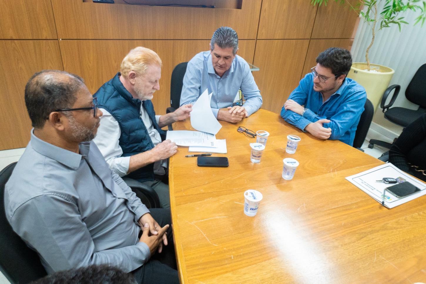 EM REUNIÃO COM PREFEITO BIM, DEPUTADOS REFORÇAM PARCERIA COM SANTA TEREZINHA DE ITAIPU