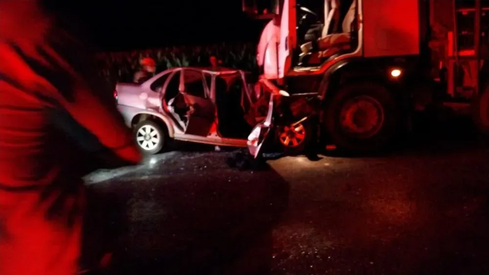 HOMEM MORRE APÓS GRAVE ACIDENTE DE TRÂNSITO ENVOLVENDO AUTOMÓVEL E CAMINHÃO EM MARECHAL RONDON