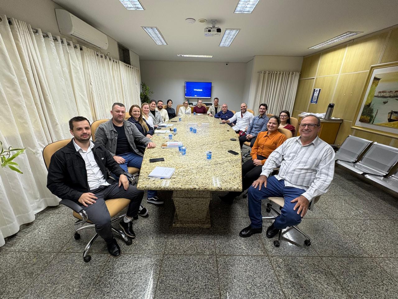 ITAIPULÂNDIA CELEBRA MARCO HISTÓRICO NA SAÚDE COM REUNIÃO DE BOAS-VINDAS A NOVOS MÉDICOS DA ATENÇÃO BÁSICA