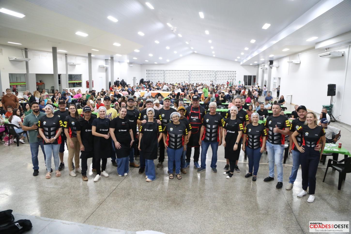 JANTAR À BASE DE PEIXE DA APALI REÚNE EM ITAIPULÂNDIA MAIS DE 350 PESSOAS