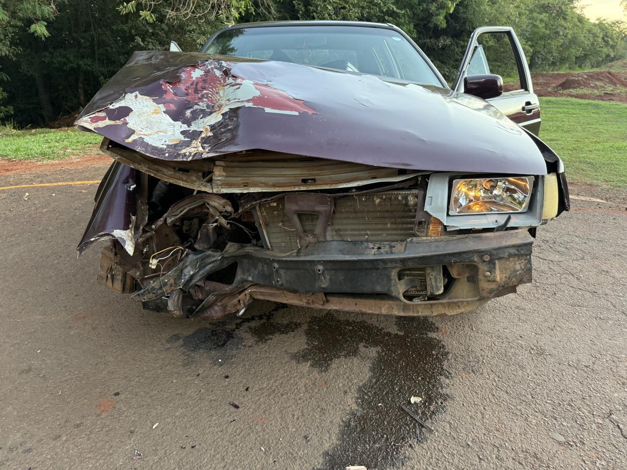 MOTORISTA BATE VEÍCULO CONTRA PORTAL NO BALNEÁRIO DE SANTA HELENA
