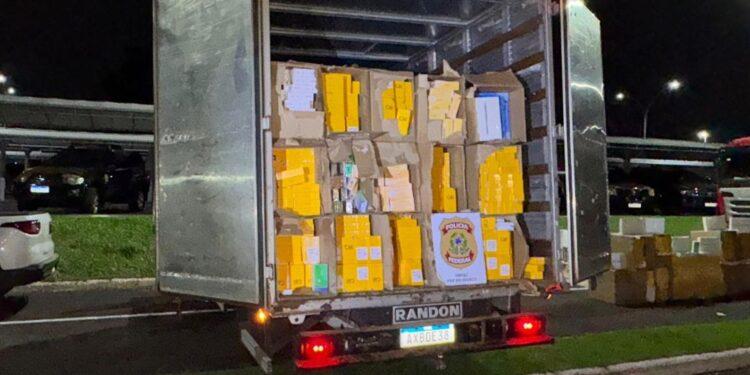 CARGA DE CELULARES AVALIADA EM R$ 3 MILHÕES É APREENDIDA PELA PF EM TRANSPORTADORA DE FOZ