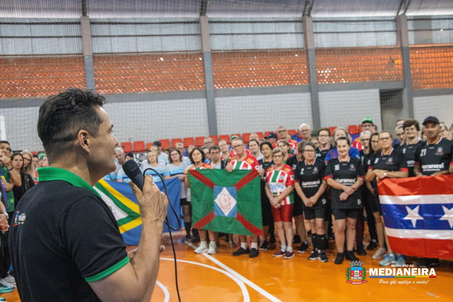 CIRCUITO SICREDI DE VÔLEI CÂMBIO MOVIMENTOU O GINÁSIO WÁDIS DALL ÓGLIO EM MEDIANEIRA