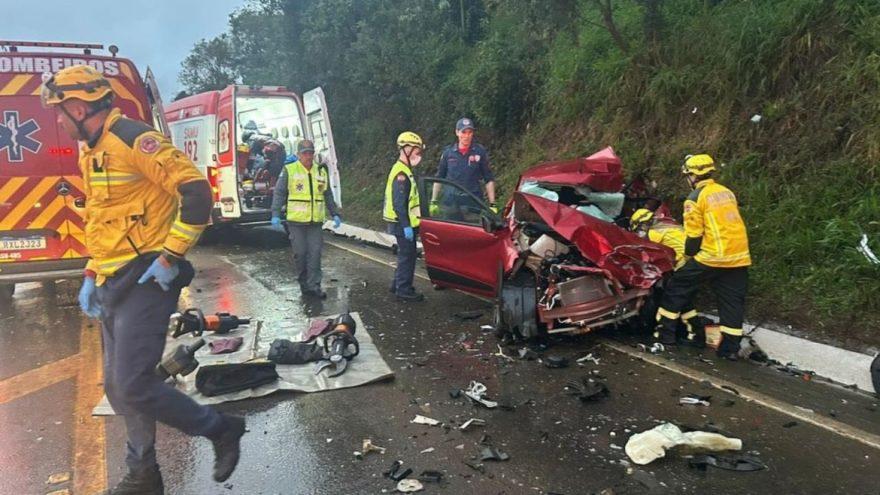 GRAVE ACIDENTE NA BR-282 DEIXA DUAS PESSOAS MORTAS NO OESTE DE SANTA CATARINA