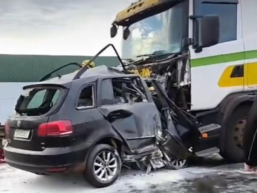 HOMEM MORRE PRESO NAS FERRAGENS APÓS COLISÃO NA BR-282