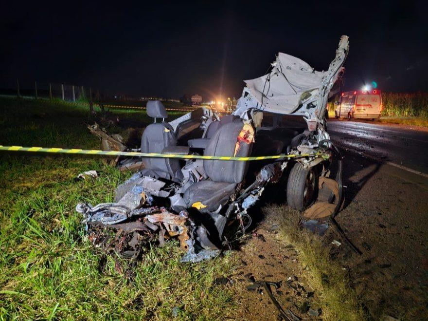 JOVEM DE 19 ANOS MORRE EM COLISÃO FRONTAL NA PR-182