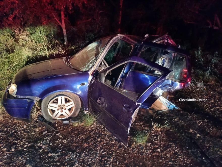 JOVEM FICAR FERIDO E GOLF E CAMINHONETE DESTRUÍDAS EM ACIDENTE NA PRC-280