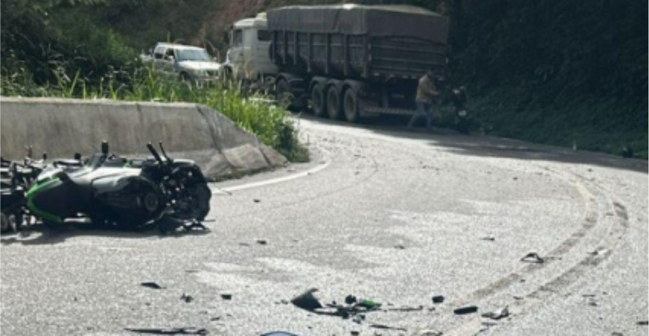 MOTOCICLISTA MORRE APÓS BATER CONTRA CAMINHÃO NA BR-467