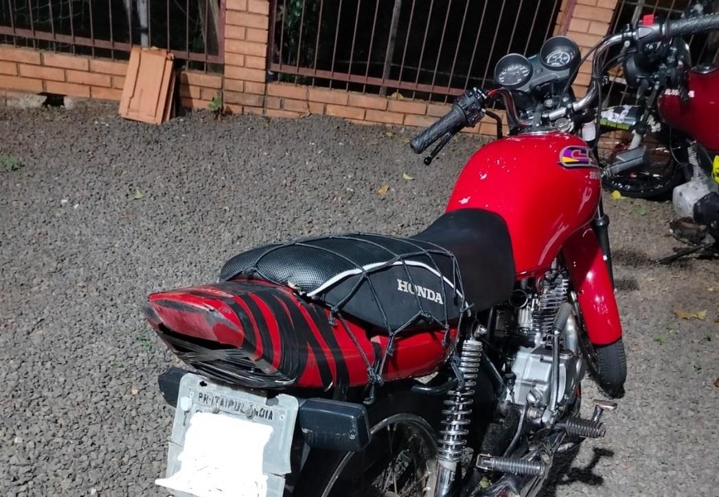 MOTOCICLISTA SEM HABILITAÇÃO É FLAGRADO DURANTE PATRULHAMENTO EM ITAIPULÂNDIA