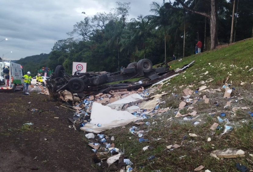 MOTORISTA DE CAMINHÃO MORRE EM ACIDENTE NA BR-376