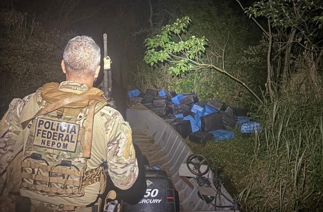 PF APREENDE EMBARCAÇÃO COM CIGARROS CONTRABANDEADOS EM SANTA TEREZINHA DE ITAIPU