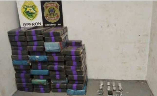 QUASE 500KG DE MACONHA E 3KG DE HAXIXE SÃO APREENDIDOS EM DIAMANTE DO OESTE