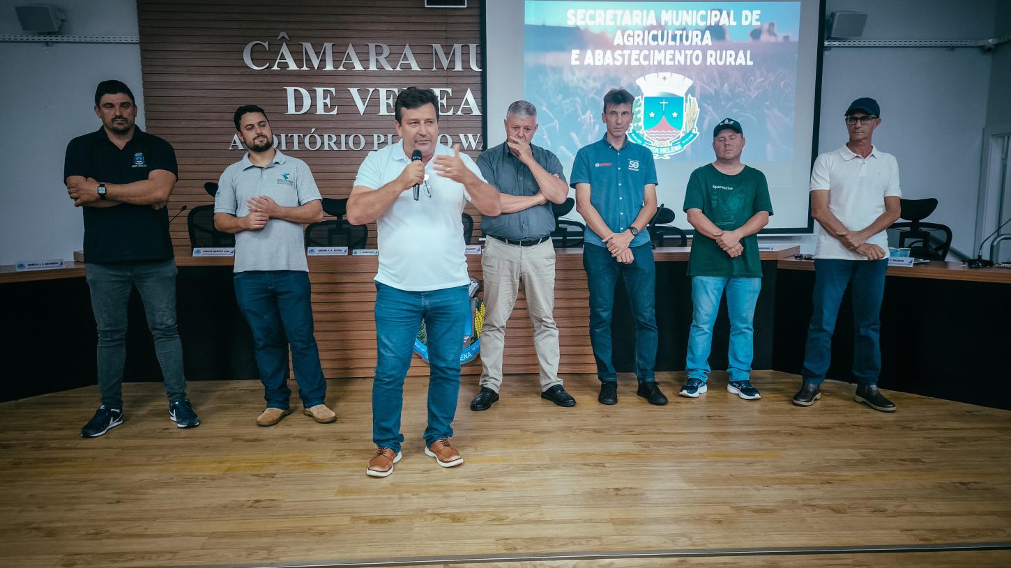 REUNIÃO COM PRODUTORES RURAIS FORTALECE PERSPECTIVAS DA SUINOCULTURA EM SANTA HELENA