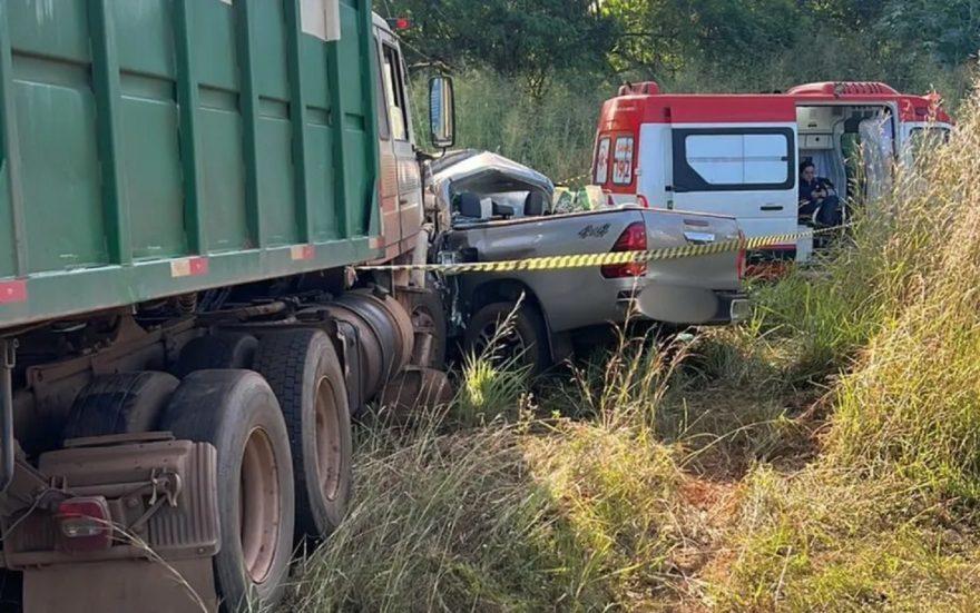 SOGROS DE REQUIÃO FILHO MORREM EM GRAVE ACIDENTE NA BR-153