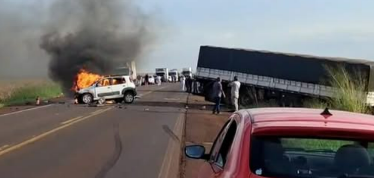 TRÊS PESSOAS MORREM EM ENGAVETAMENTO NA BR-369