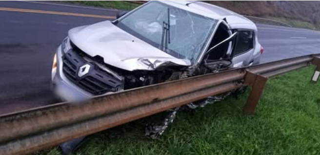 BATIDA FRONTAL DEIXA FERIDOS E INTERDITA PARCIALMENTE A BR-277
