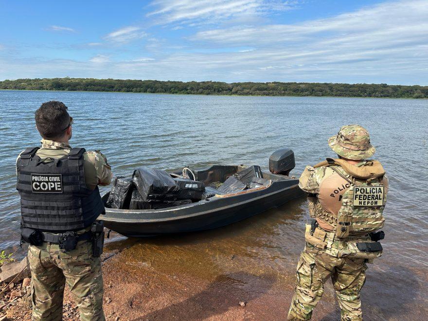 OPERAÇÃO POLICIAL INTERCEPTA EMBARCAÇÃO EM ITAIPULÂNDIA COM 8 MIL MAÇOS DE CIGARROS