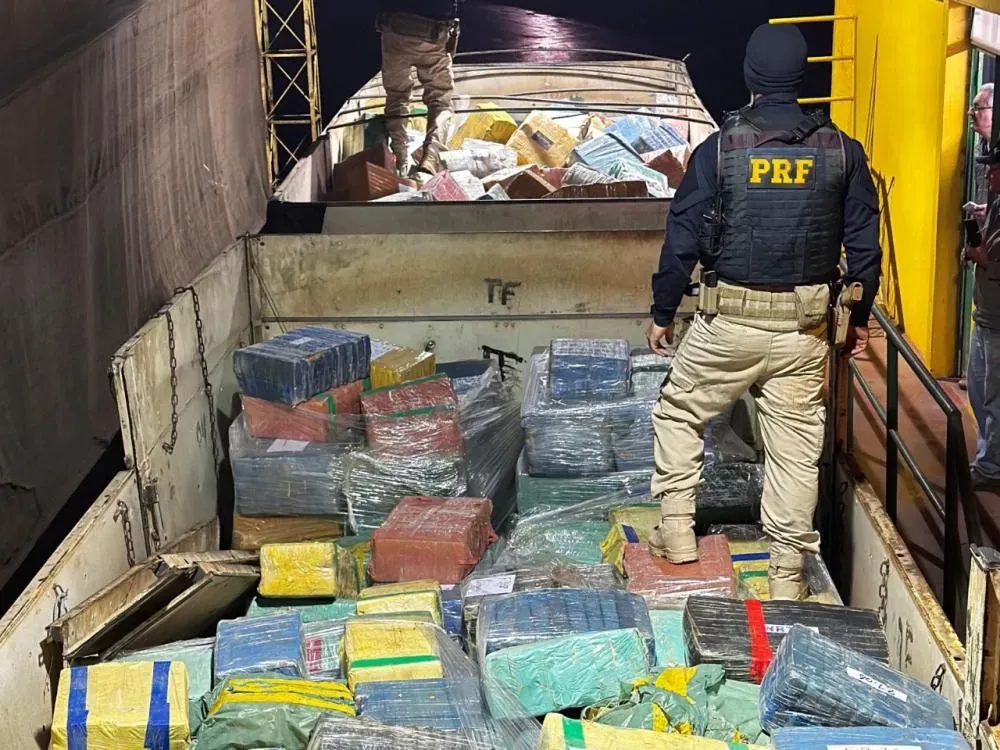 PRF APREENDE MAIS DE 17 TONELADAS DE MACONHA EM MARECHAL