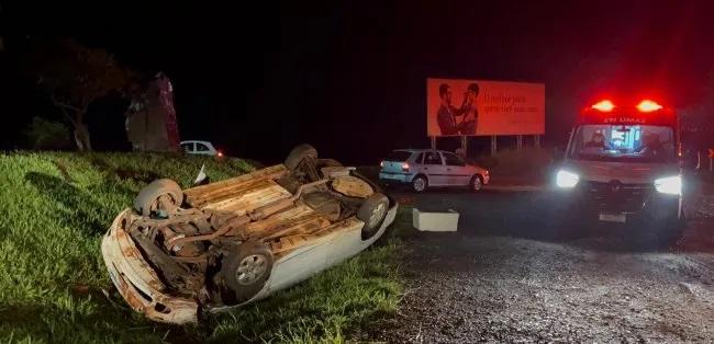 VEÍCULO CAPOTA EM SANTA HELENA