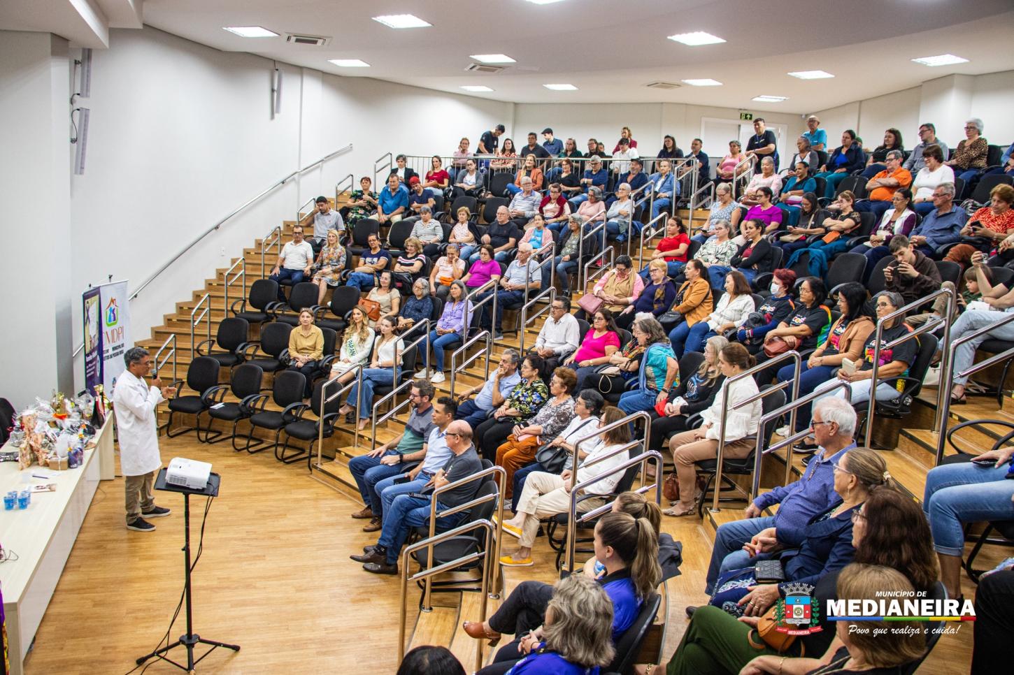 MEDIANEIRA PROMOVE PALESTRA EM ALUSÃO AO DIA MUNDIAL DE CONSCIENTIZAÇÃO DA VIOLÊNCIA CONTRA A PESSOA IDOSA