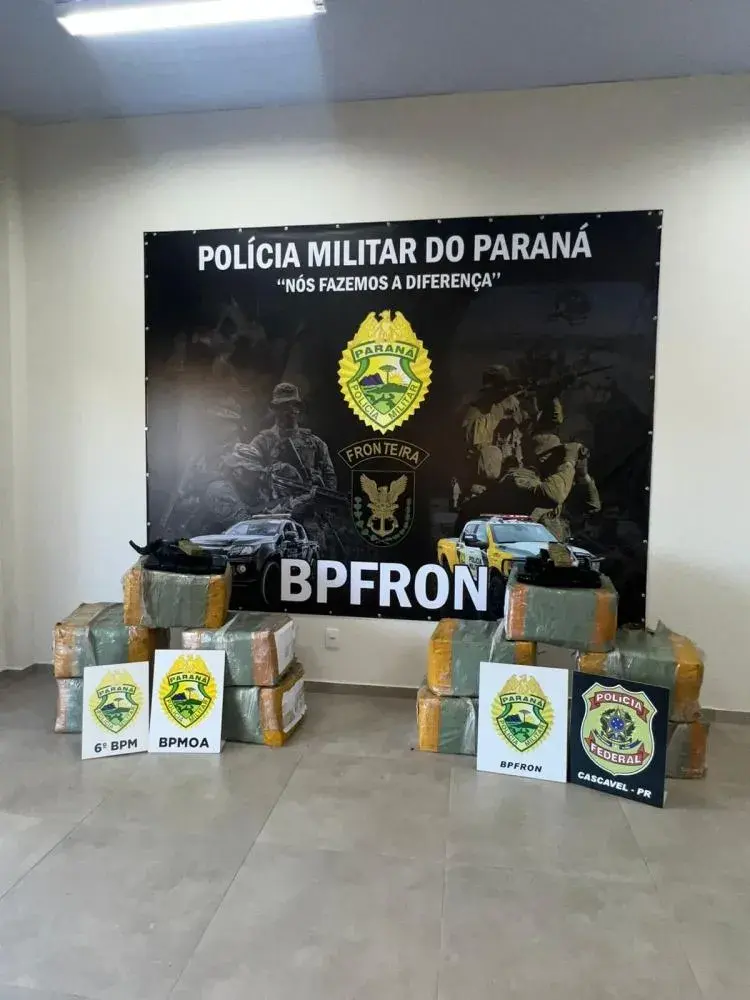 BPFRON, BPMOA, 6º BPM E POLÍCIA FEDERAL APREENDEM MAIS DE 340 KG DE MACONHA EM CÉU AZUL