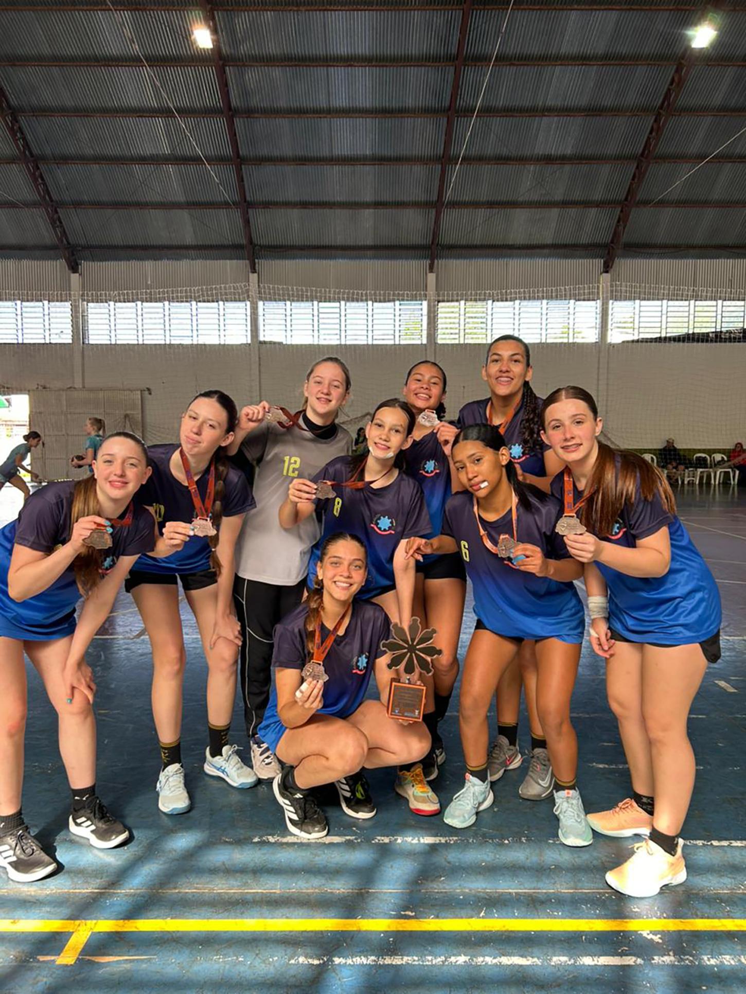 SÃO MIGUEL É VICE-CAMPEÃO NO HANDEBOL MASCULINO DE PRAIA E CONQUISTA O 3º LUGAR NO FEMININO NA FASE FINAL DOS JOJUPS