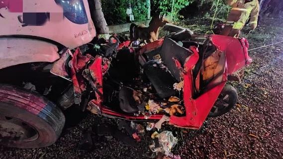 TRAGÉDIA: GRAVE ACIDENTE ENTRE CARRO E CAMINHÃO DEIXA TRÊS MORTOS NA BR-470, EM IBIRAMA (SC)