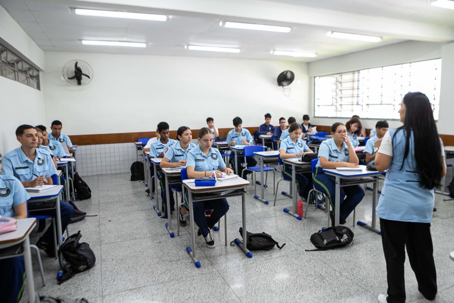 EDUCAÇÃO FARÁ CONSULTAS PARA IMPLEMENTAR NOVOS COLÉGIOS CÍVICO-MILITARES EM NOVEMBRO