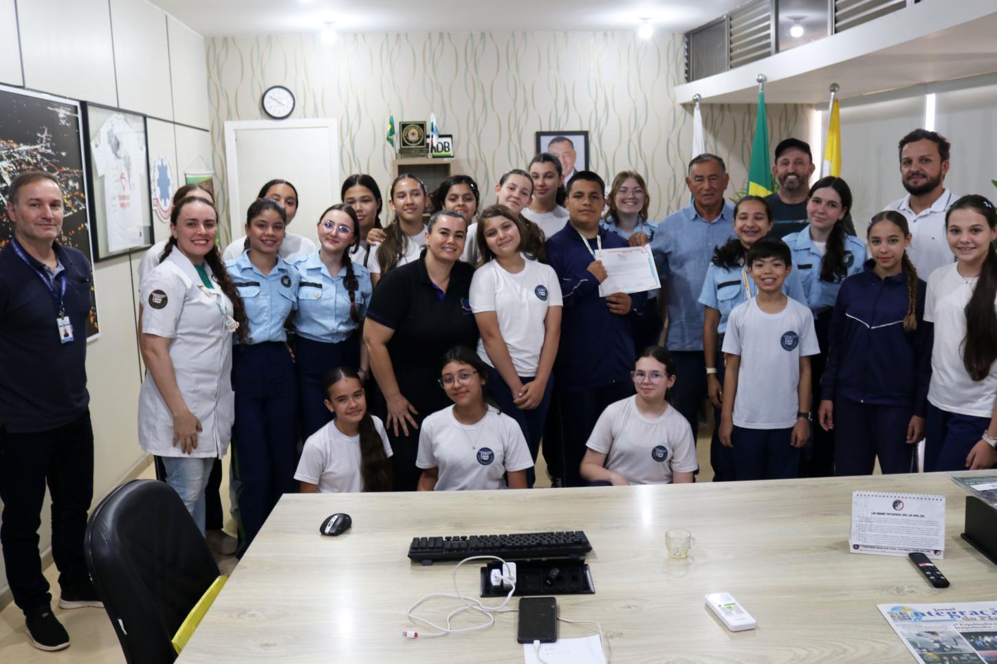 ESTUDANTES DE SÃO MIGUEL DO IGUAÇU CONQUISTAM O 1º LUGAR NA FEIRA DE CULTURA CIENTÍFICA DO PARANÁ
