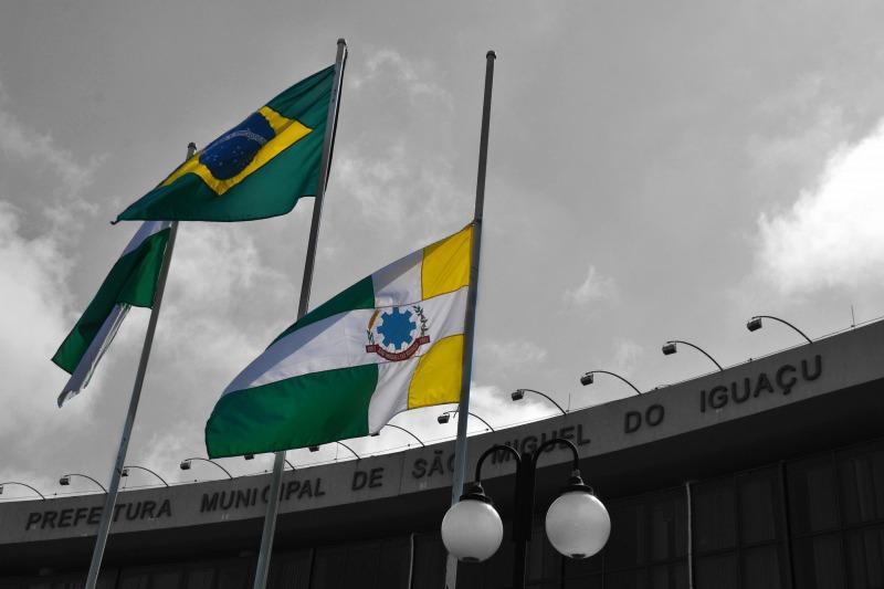 O GOVERNO DE SÃO MIGUEL DO IGUAÇU MANIFESTA O SENTIMENTO DE PROFUNDO PESAR PELO FALECIMENTO DA SERVIDORA MARIA GLADIS MANENTI