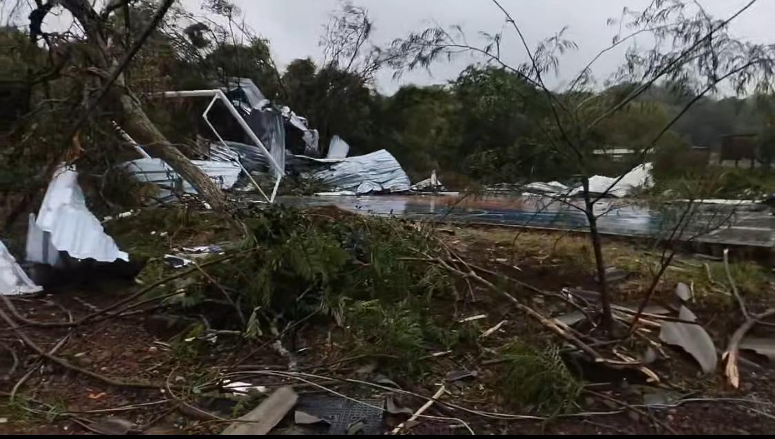 TEMPORAL CAUSA DESTRUIÇÃO EM COMUNIDADES DO INTERIOR DE DIONÍSIO CERQUEIRA