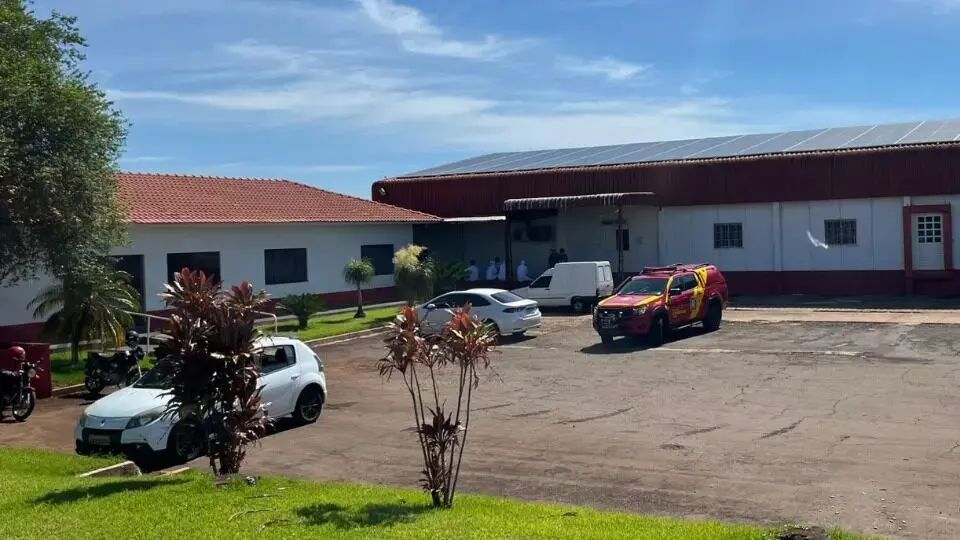 NOVA SANTA ROSA — TRABALHADOR FICA FERIDO EM EXPLOSÃO CAUSADA POR VAZAMENTO DE GÁS EM FRIGORÍFICO