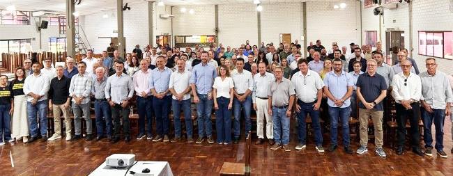 EXTREMO OESTE REÚNE LIDERANÇAS EM MEDIANEIRA PARA UNIFICAR VOTO E GARANTIR REPRESENTATIVIDADE POLÍTICA ÀS CIDADES