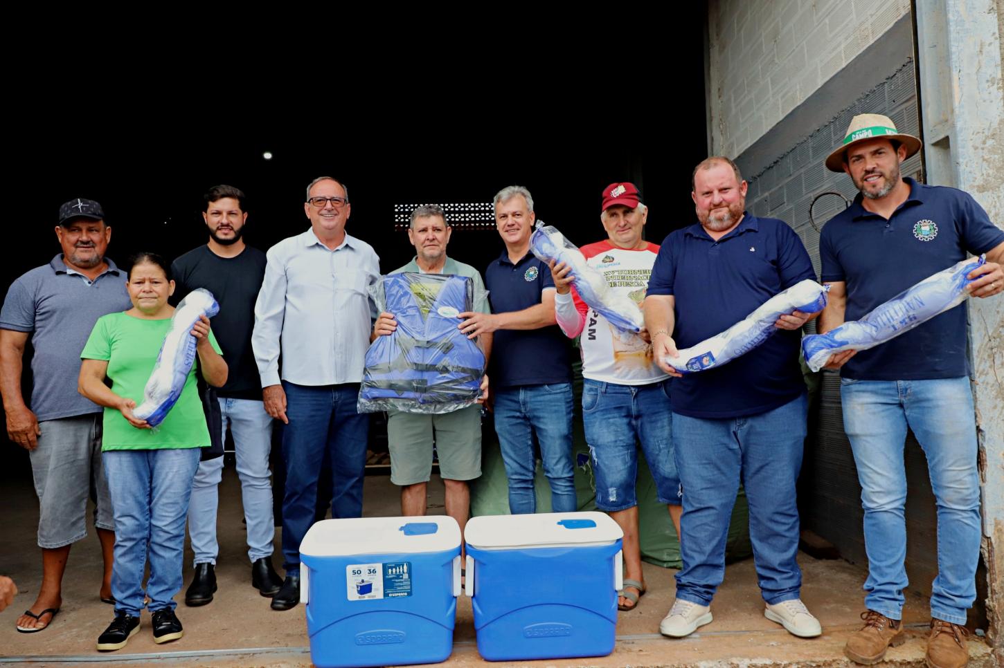 ADMINISTRAÇÃO MUNICIPAL REALIZA ENTREGA DE KITS DE PESCA A PESCADORES DE ITAIPULÂNDIA