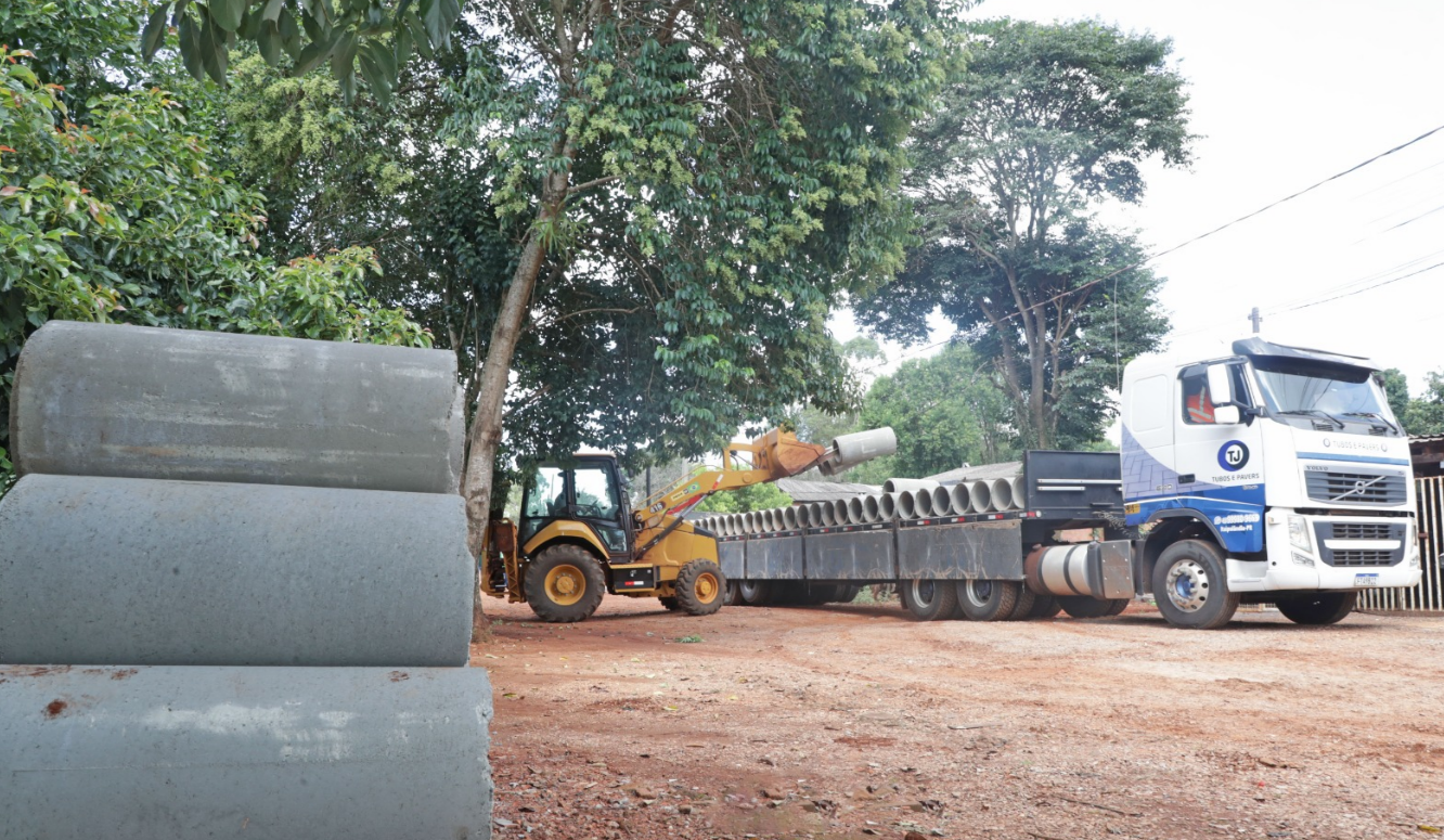 PREFEITURA DE CASCAVEL INICIA OBRA NAS RUAS ALEMANHA, PORTUGAL E GRÉCIA PARA DAR FIM AOS TRECHOS SEM ASFALTO