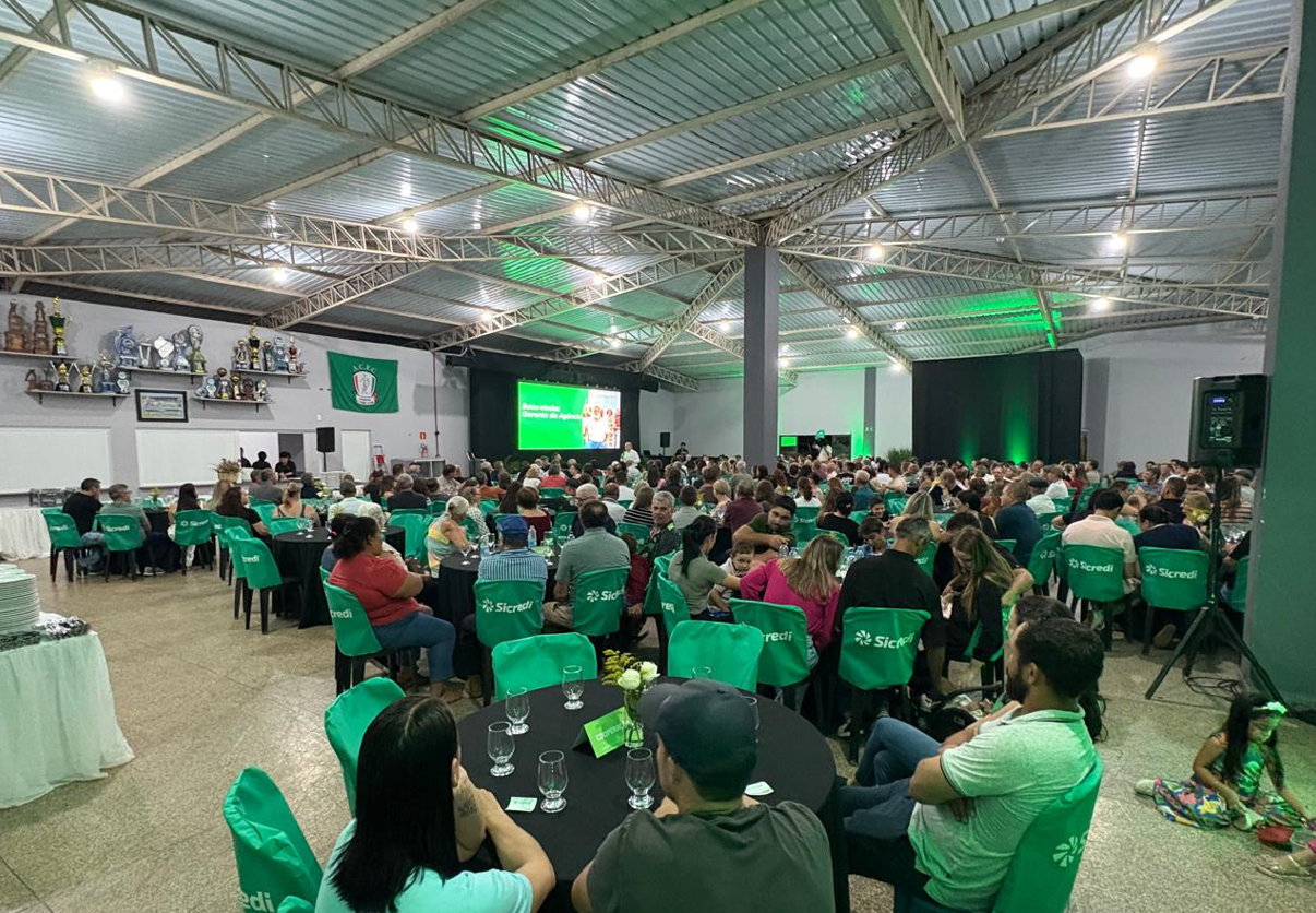 ASSEMBLEIA DO SICREDI EM ITAIPULÂNDIA APRESENTA RESULTADOS E REÚNE GRANDE PÚBLICO