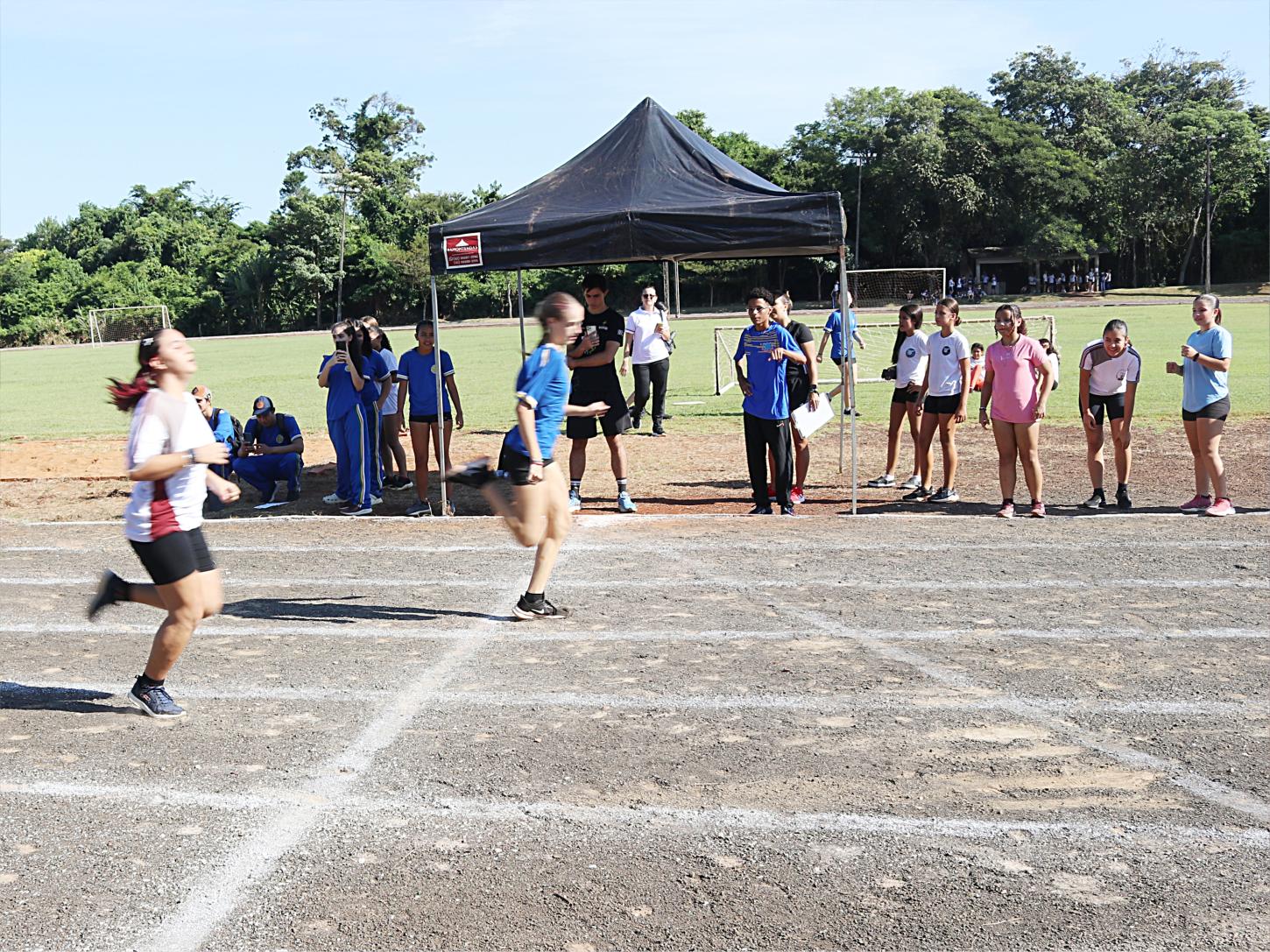 FASE MUNICIPAL DOS JOGOS ESCOLARES COMEÇA COM DISPUTAS DO ATLETISMO NA UNIGUAÇU