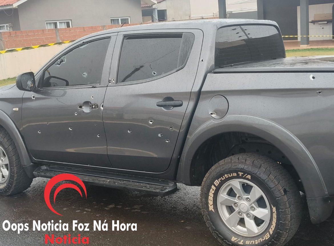 HOMEM É BALEADO APÓS PERSEGUIÇÃO E CAMINHONETE É ATINGIDA POR MAIS DE 30 TIROS EM FOZ DO IGUAÇU
