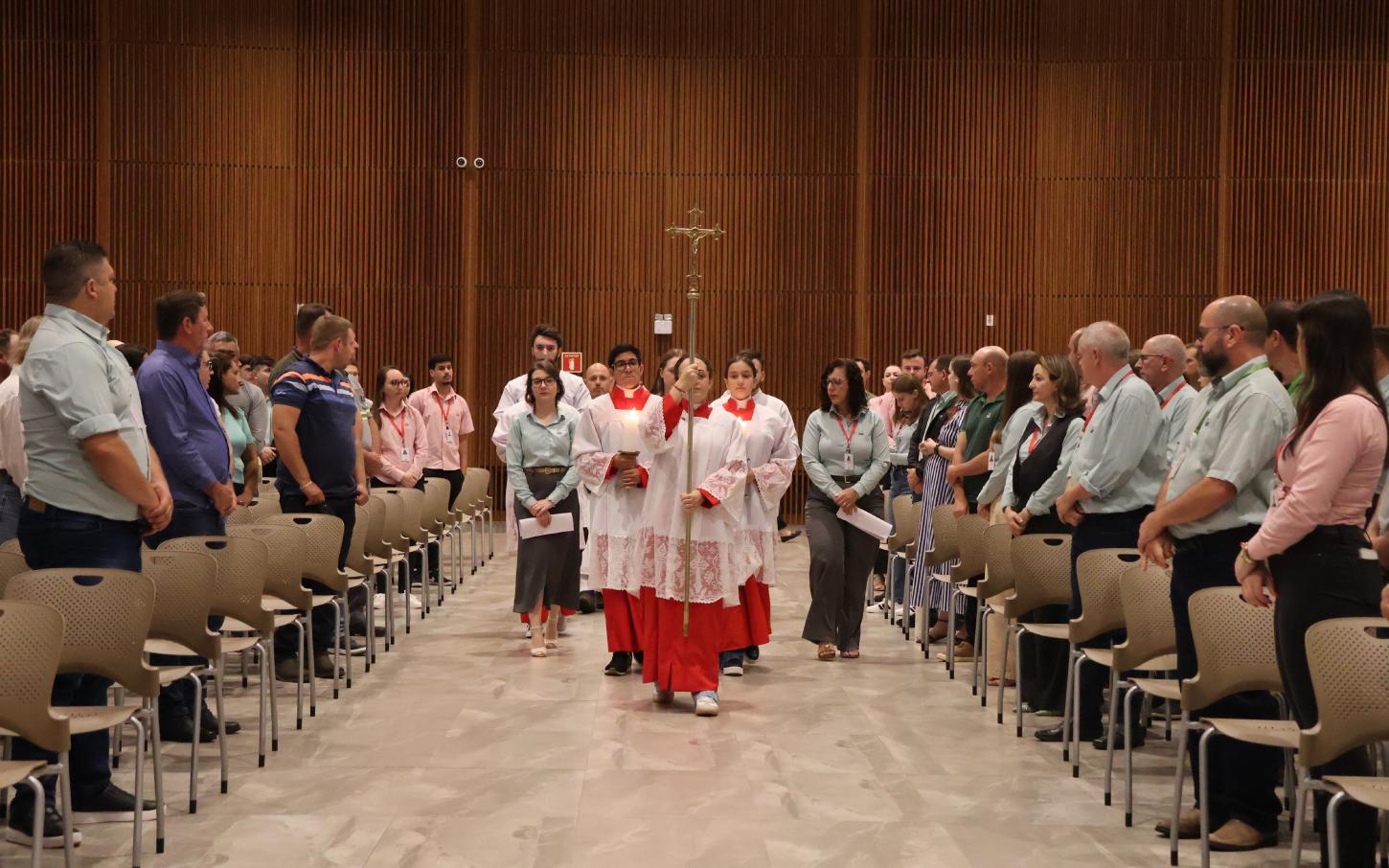 LAR COOPERATIVA CELEBRA 62 ANOS COM SANTA MISSA EM AÇÃO DE GRAÇAS E HOMENAGEM A SÃO JOSÉ
