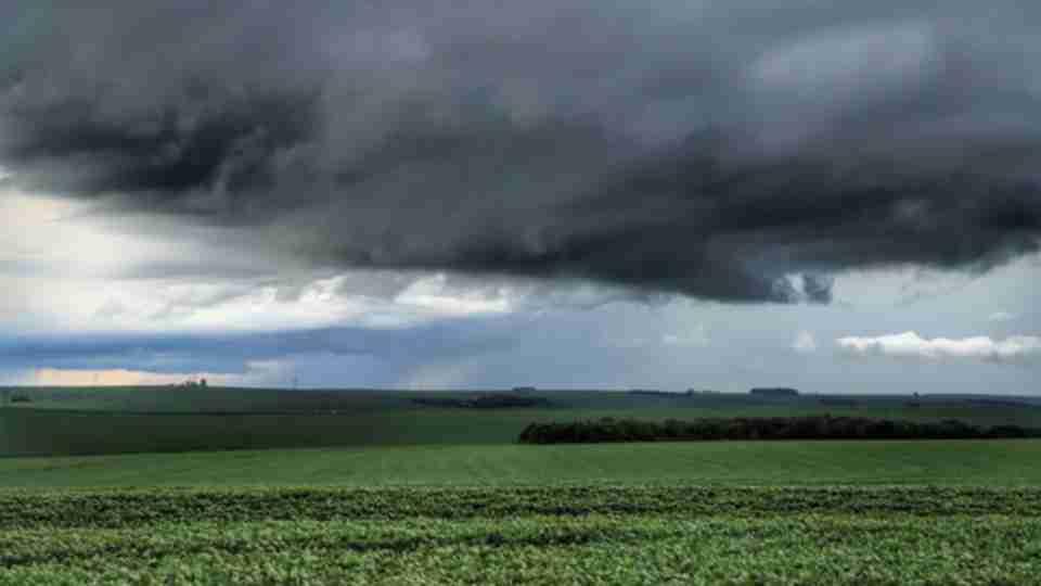 NOVA FRENTE FRIA AUMENTA RISCO DE TEMPESTADE NO INÍCIO DA SEMANA NO PARANÁ