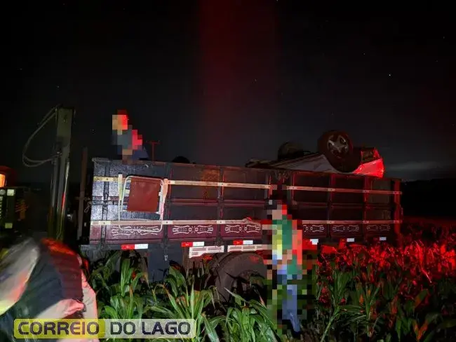 RAPAZ FICA FERIDO APÓS SER EJETADO EM CAPOTAMENTO NA PR-495, EM ENTRE RIOS DO OESTE