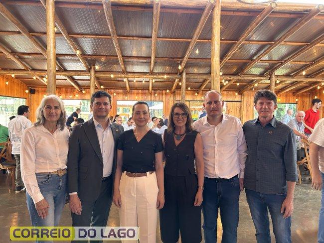 SERGIO MORO DESTACA ZADO, EX-PREFEITO DE SANTA HELENA, COMO POTENCIAL NOME PARA A ASSEMBLEIA LEGISLATIVA, DURANTE ALMOÇO EM MEDIANEIRA