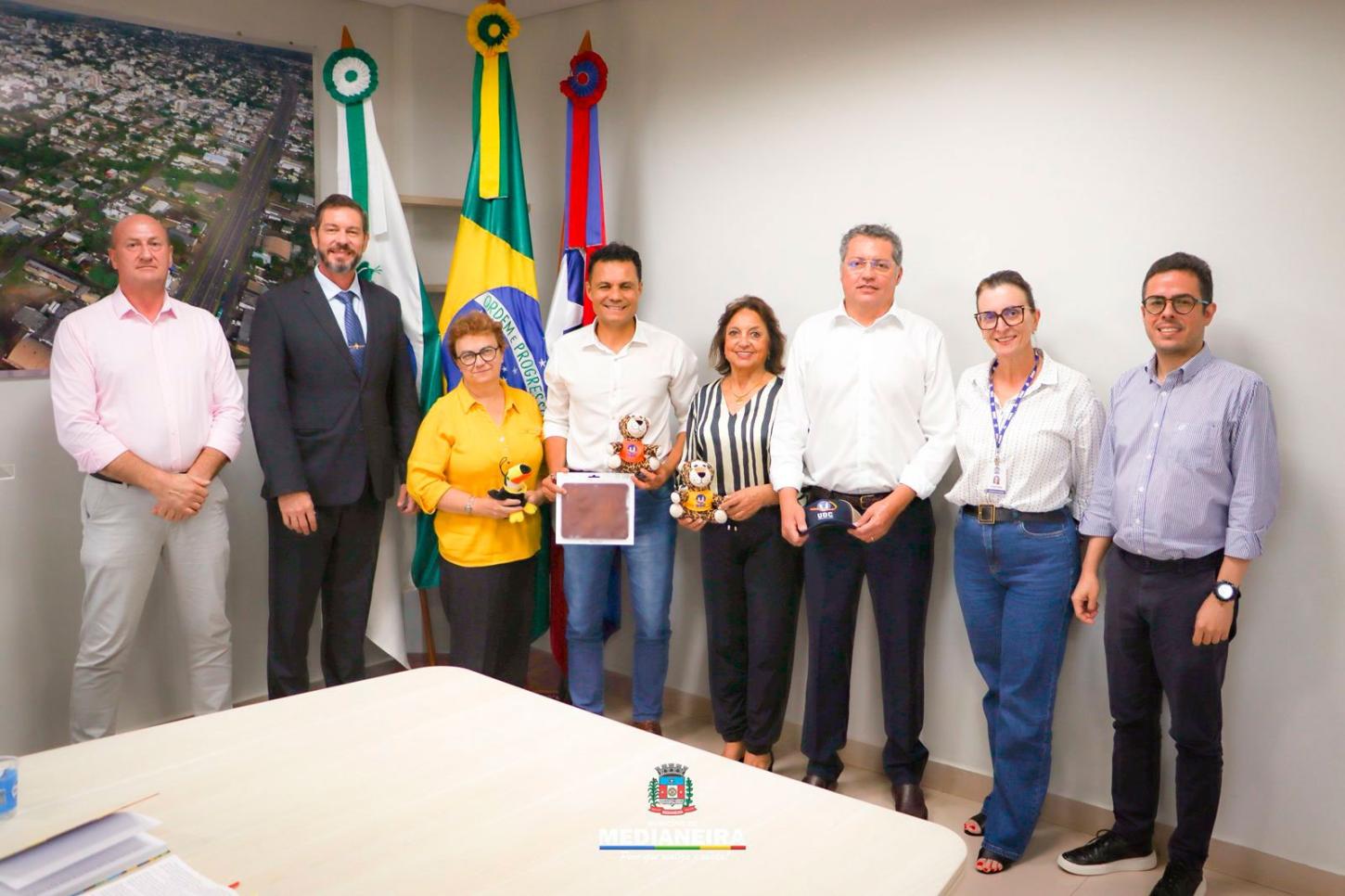 ADMINISTRAÇÃO MUNICIPAL DE MEDIANEIRA RECEBE REITORIA DA UDC PARA DISCUTIR PROJETOS ESTRATÉGICOS