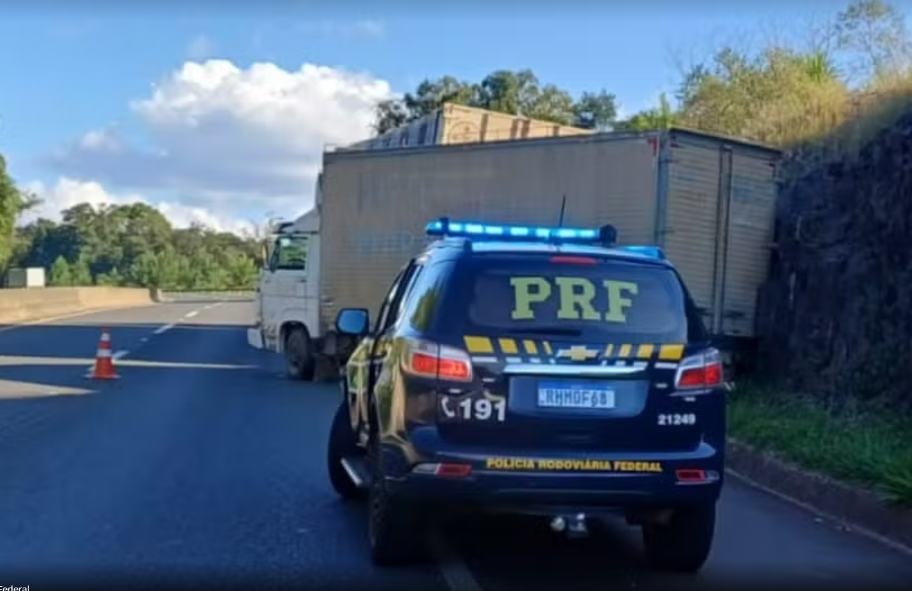 CAMINHONEIRO FICA FERIDO APÓS SER ATROPELADO PELO PRÓPRIO VEÍCULO NA BR-376