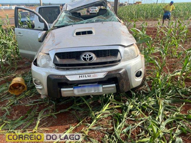 CAPOTAMENTO NA PR-488 TERMINA SEM VÍTIMAS GRAVES EM SANTA HELENA