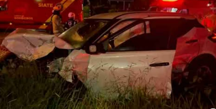 COLISÃO ENVOLVENDO TRÊS VEÍCULOS DEIXA FERIDOS EM CASCAVEL