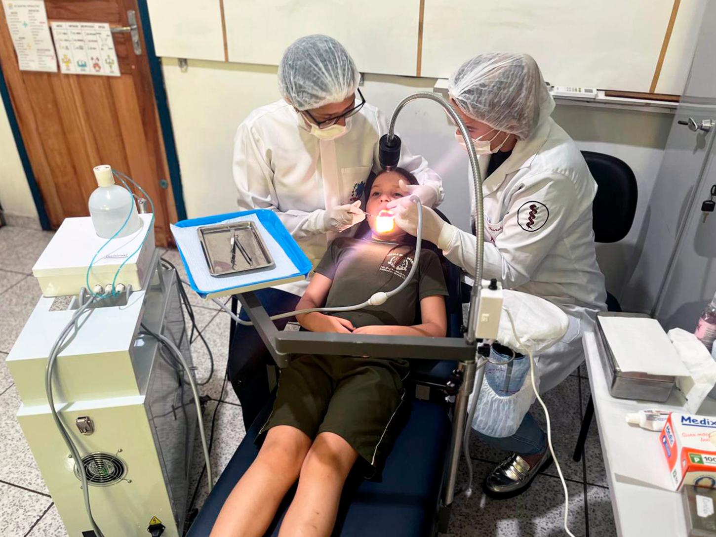 CONSULTÓRIO ODONTOLÓGICO MÓVEL ATENDE ALUNOS E FORTALECE A SAÚDE BUCAL EM SÃO MIGUEL DO IGUAÇU